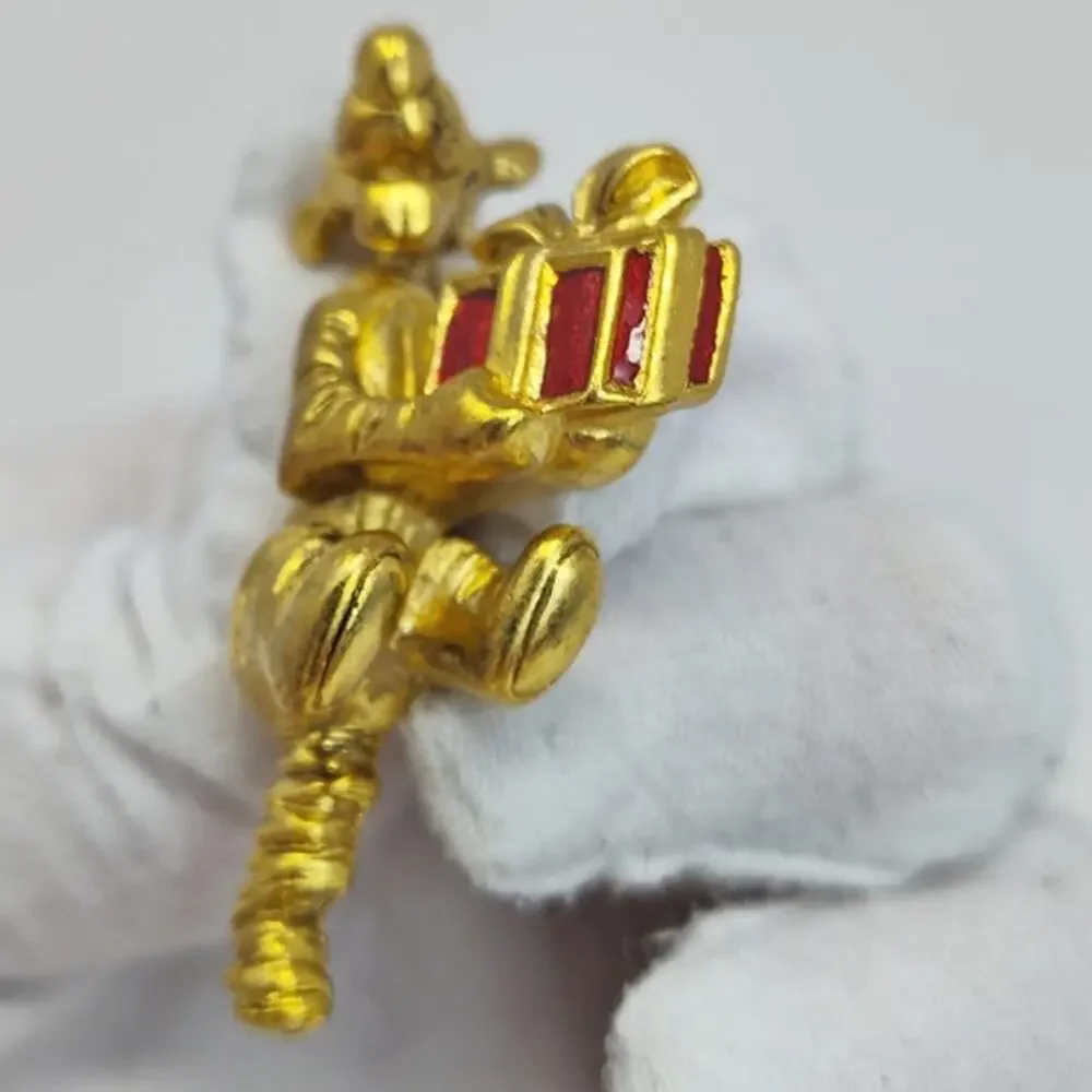 Disney Winnie the Pooh Gold-Toned Holiday Brooch
